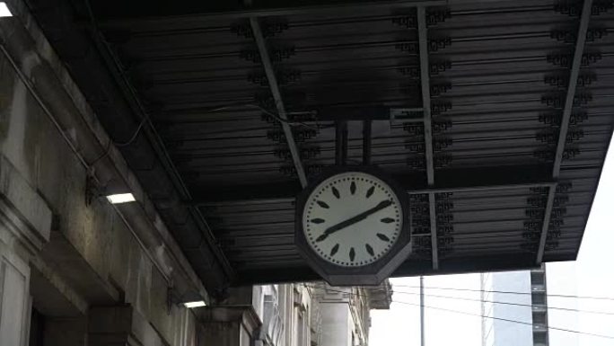 火车站的时钟钟表欧式钟表等待
