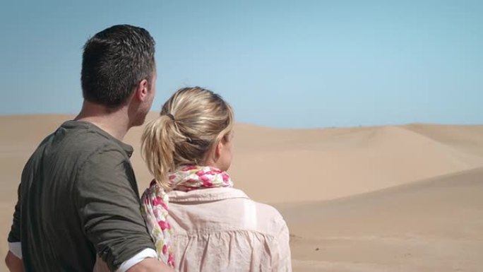 沙漠中的情侣沙漠中的情侣