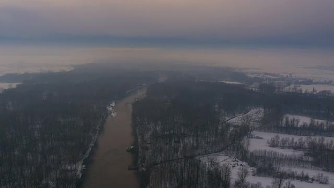 雨中的空中飞航河雪林雪景冰天雪地