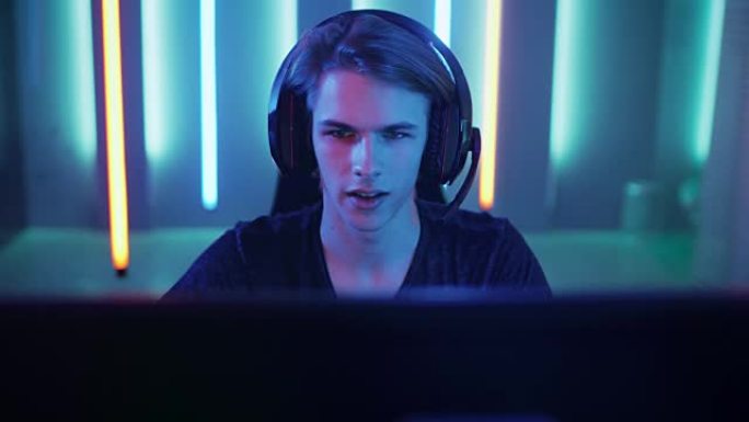 年轻的职业玩家在在线视频游戏中的肖像，通过麦克风与团队玩家交谈。霓虹色的房间。电子竞技网络游戏互联网