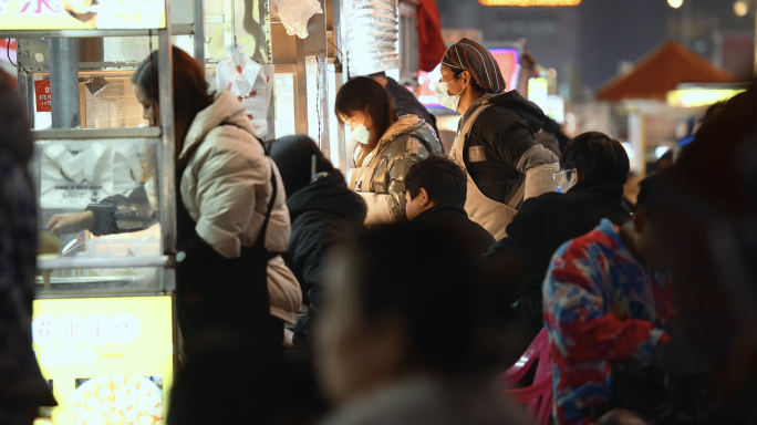 4K长沙四方坪夜市逛街购物的游客市民空镜
