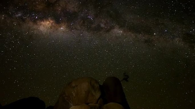 T/L岩石地层上的夜空
