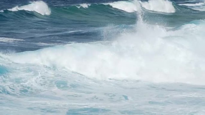 大海浪撞击岸边大海海边海水海浪花翻滚波涛