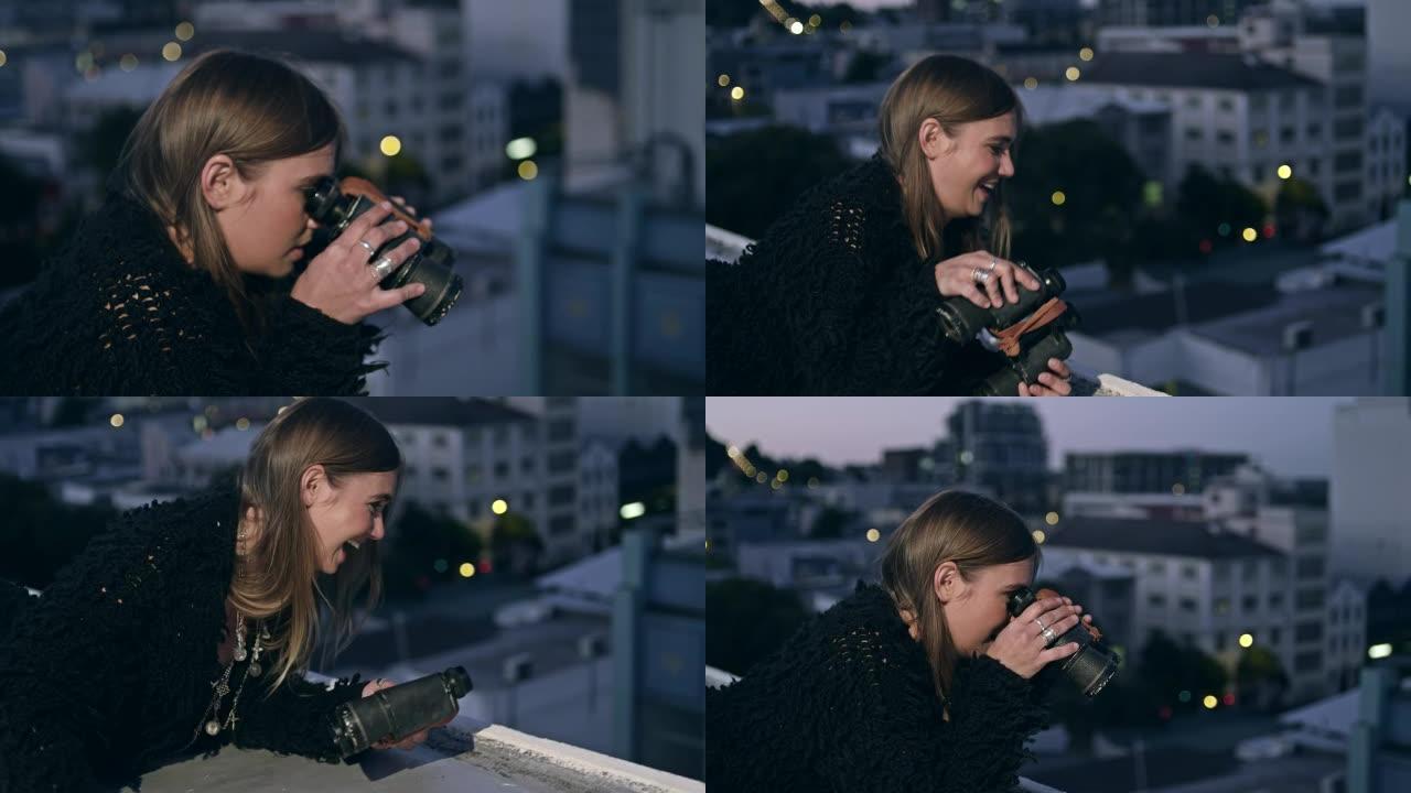 屋顶上拿着双筒望远镜的女人