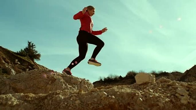 年轻的女跑步者体育锻炼身心修养陶冶情操