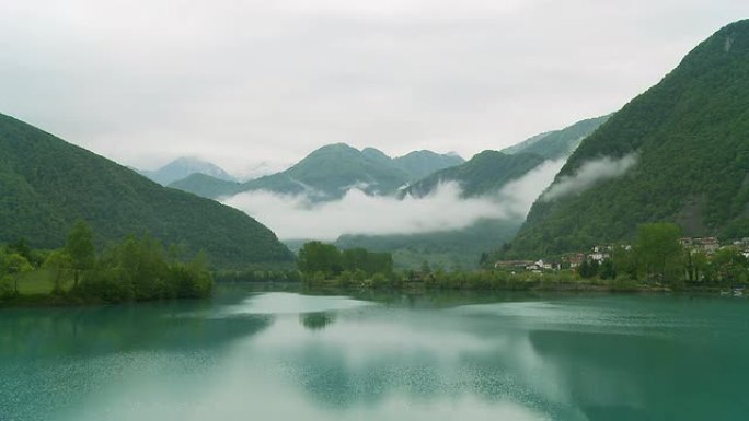 HD TIME-LAPSE：湖面上的雨水