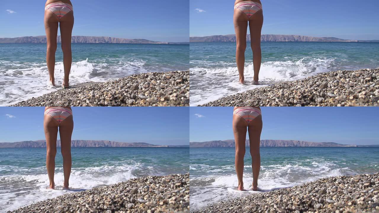 HD SUPER SLOW MO：海滩上的女人腿