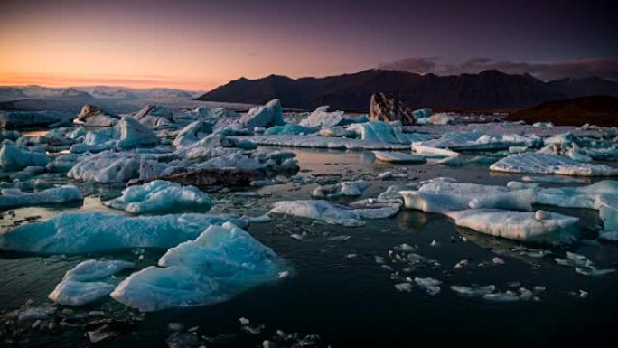 冰岛的Jokulsarlon冰川泻湖