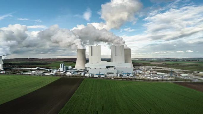 现代燃煤发电站的空中透视图