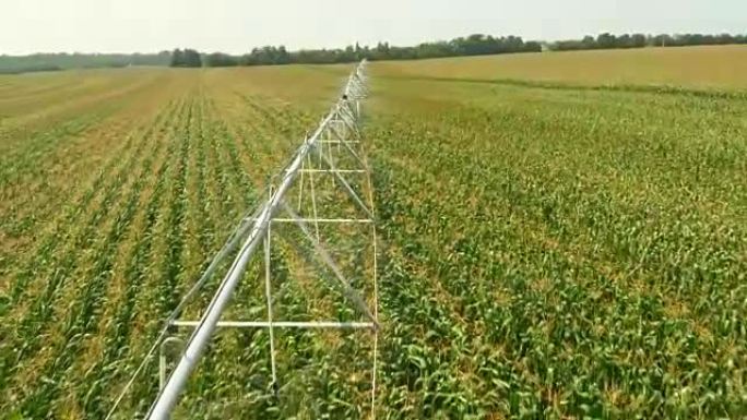 空中农业洒水器灌溉田地