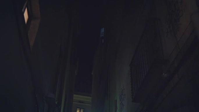夜晚的城市印象深夜行走在老旧的小巷走夜路