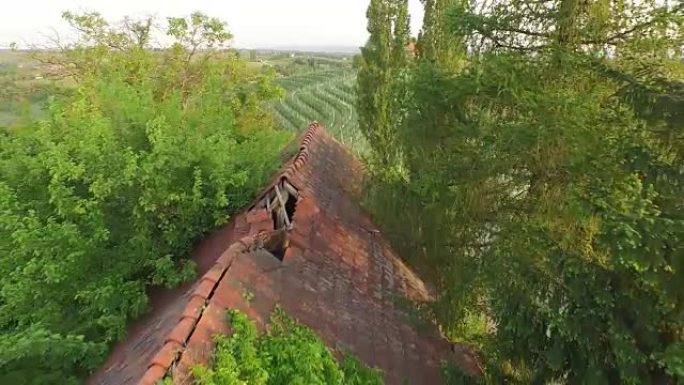 葡萄酒种植区空中毁坏的农舍