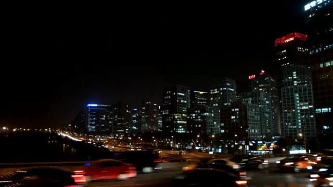 夜间驾驶侧视图/中国北京
