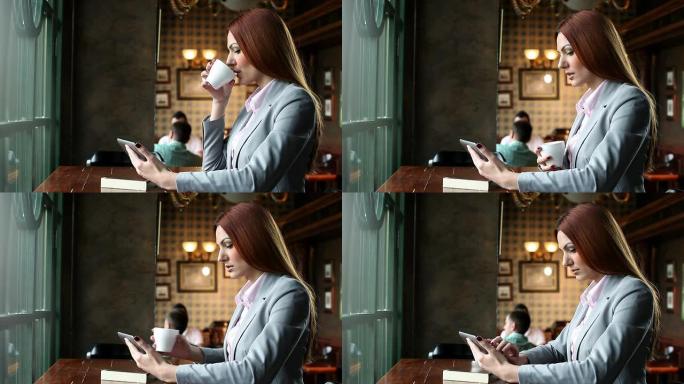 女人在咖啡馆里用平板电脑喝咖啡
