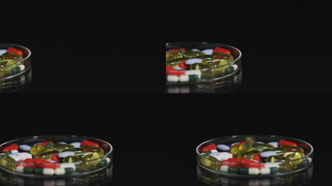 HD DOLLY: 培养皿中的药物