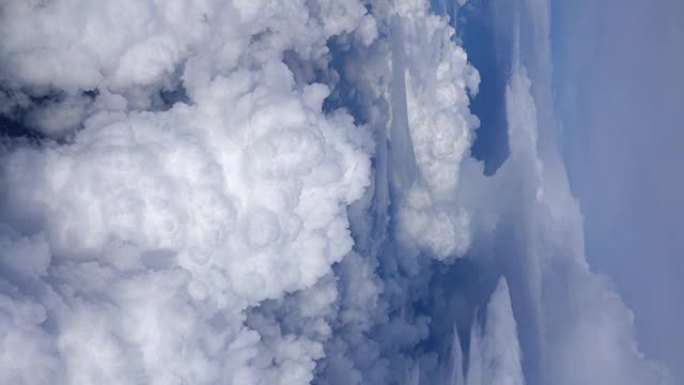 从飞机窗口通过云的垂直4k视图
