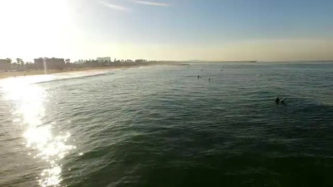圣莫尼卡海滩的空中冲浪