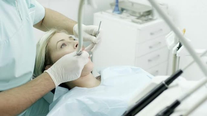 牙医的年轻女子口腔问题简洁简约风格专业工