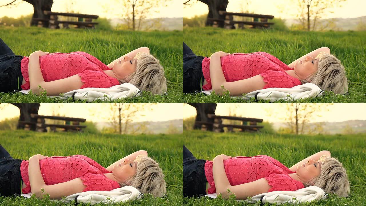 HD娃娃：睡在草地上的女人
