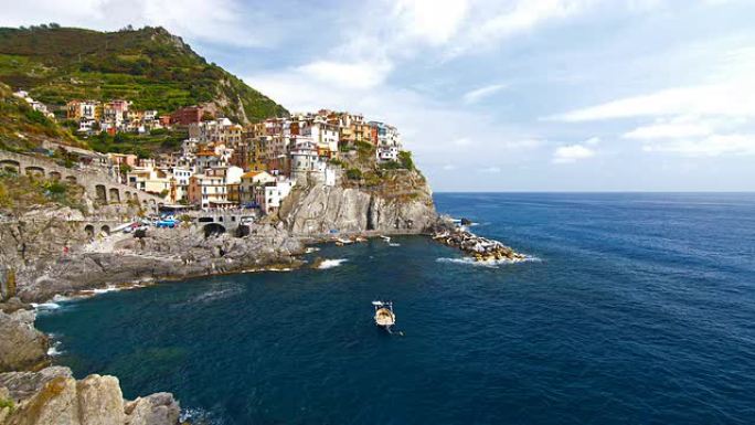 意大利五渔村一个美丽多彩的小镇的景色