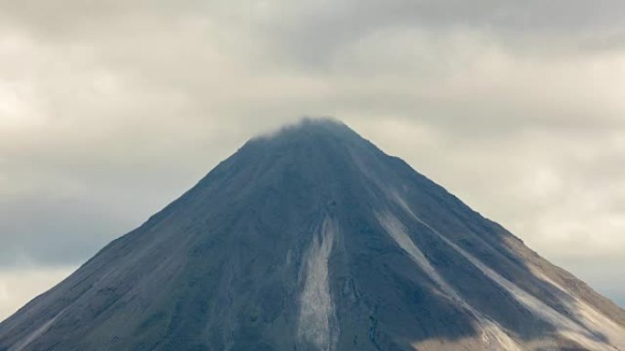 T/L 8k云中阿雷纳尔火山中景