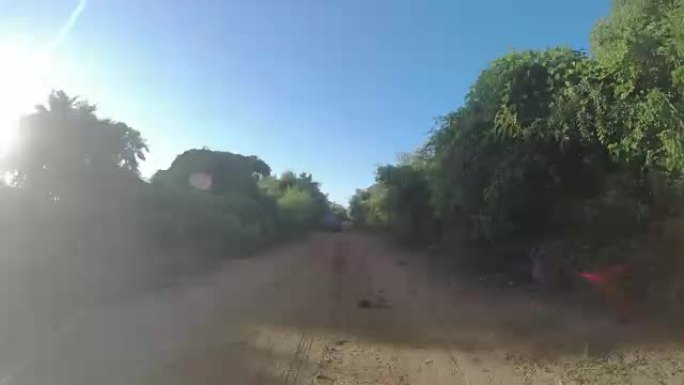 马达加斯加的泥泞道路