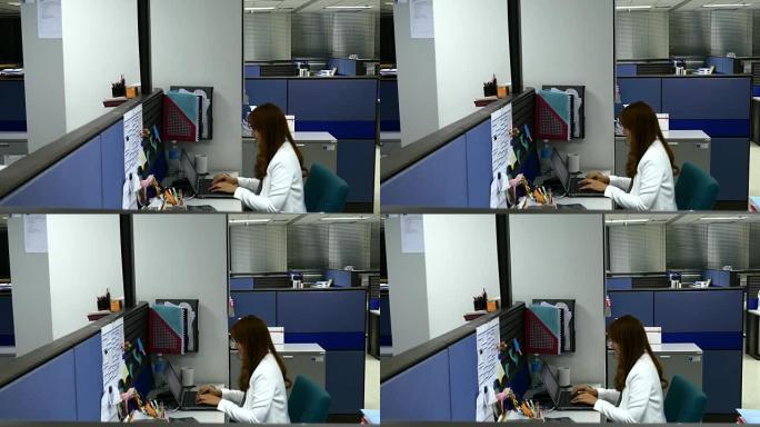 4K: 女商人独自在办公室加班