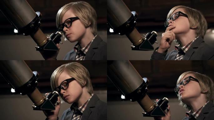 望远镜外国人小孩儿童看天文望远镜思考学习