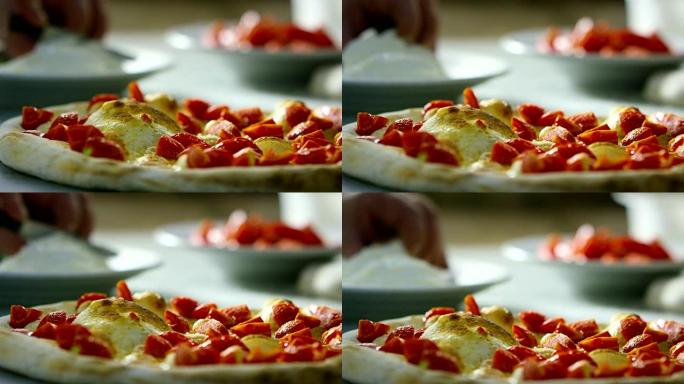 高品质披萨典型的意大利食物，搭配意大利马苏里拉奶酪和新鲜收获的新鲜番茄酱，配以芬芳的罗勒叶。