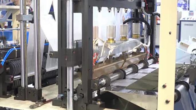 工厂生产塑料袋工业机器