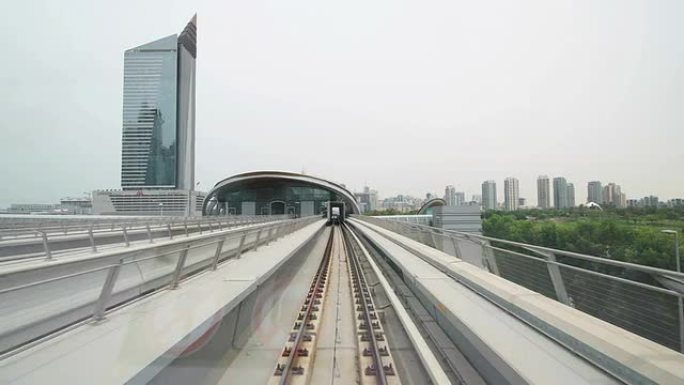 POV迪拜地铁抵达车站