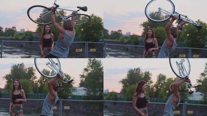 年轻夫妇玩自行车