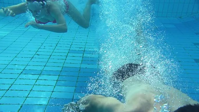 高清超级慢镜头：情侣在泳池中跳跃