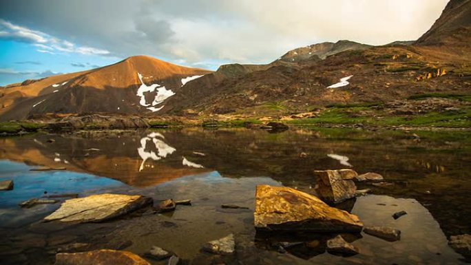 山湖高山峰水墨山脉