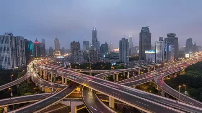 延时-从白天到晚上，上海繁忙的立交桥的鸟瞰图 (WS HA缩小)