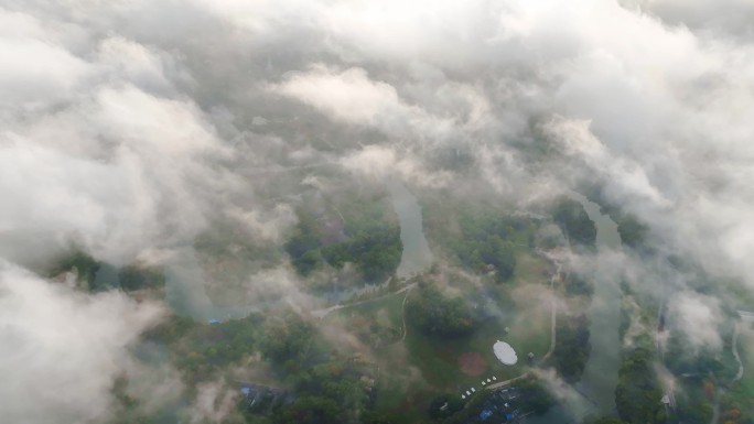 云层下的淹城遗址公园