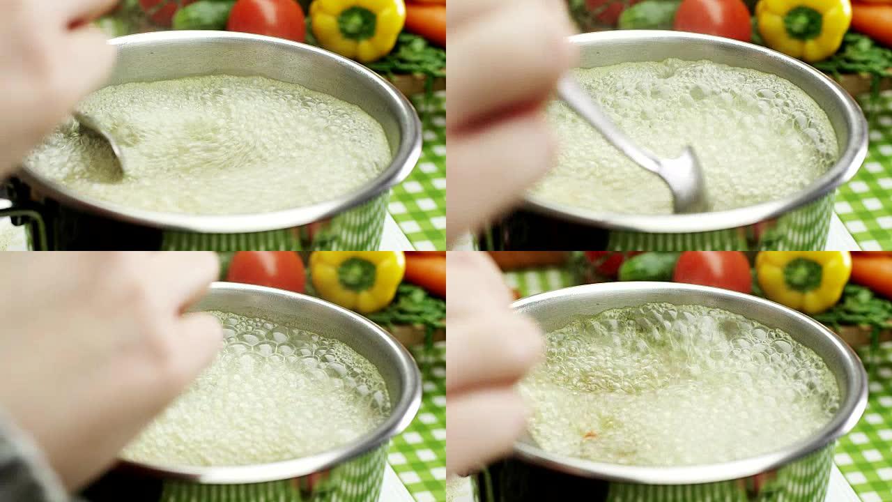 煮汤水烧开搅拌锅里的水