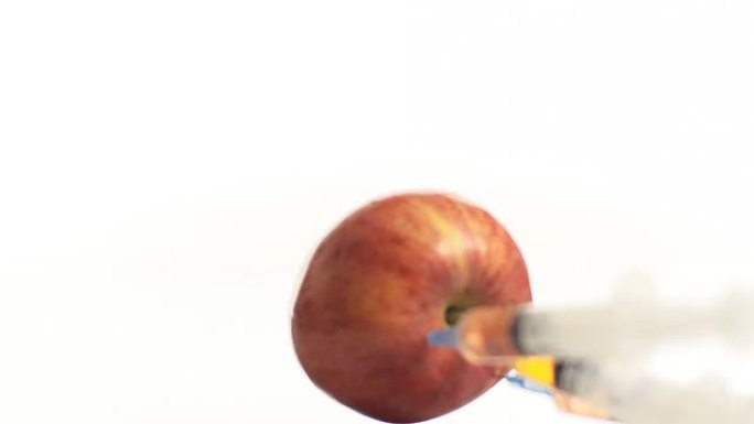 高清慢动作: 通用注射器刺伤苹果