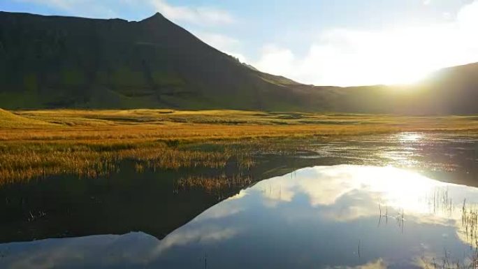冰岛的湖泊和山脉