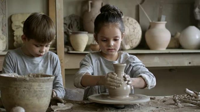 陶瓷班的女孩和男孩