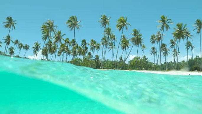 半水下: 泰国白色沙滩周围茂密的热带植被