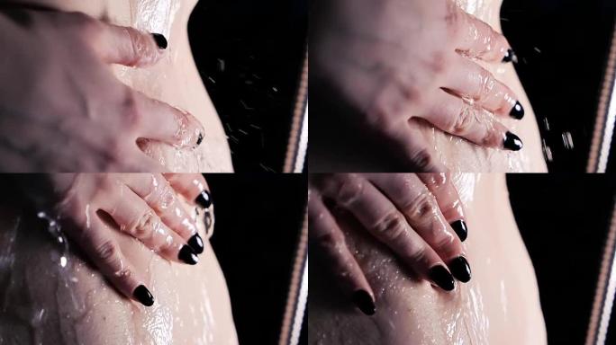 女人在水里淋浴洗湿身体慢莫
