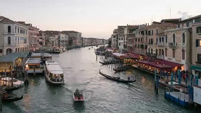 意大利威尼斯黄昏时分的大运河，城市景观