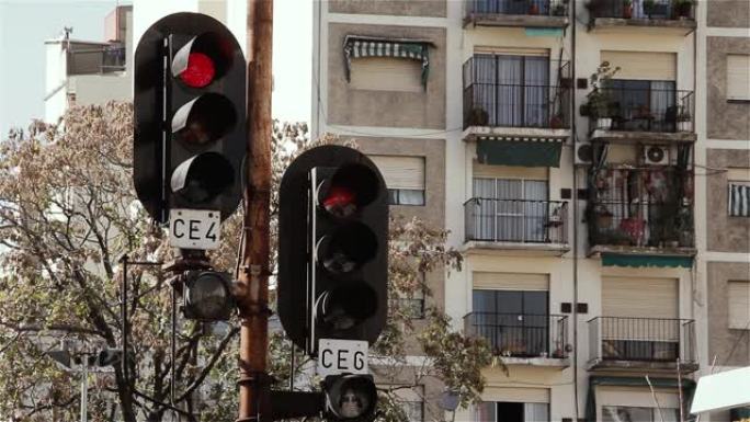 布宜诺斯艾利斯 (阿根廷) 的铁路红灯。