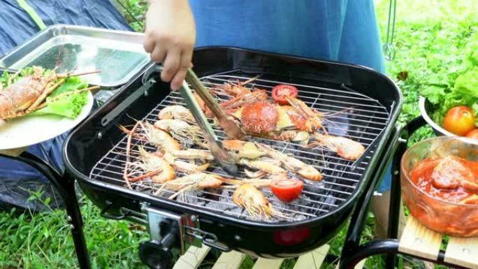烧烤，海鲜在度假营地烤虾和螃蟹。