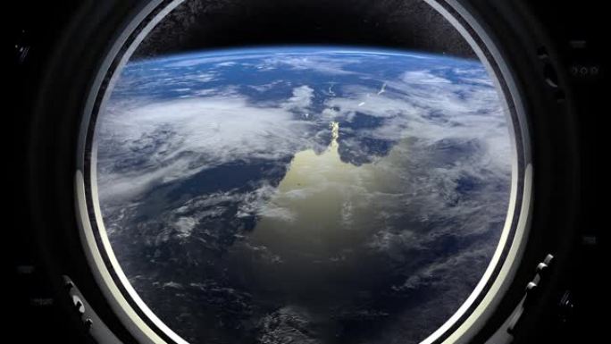 地球穿过宇宙飞船的大舷窗。国际空间站向右移动。现实的氛围。国际空间站。4K。