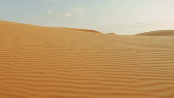 POV在阿曼的沙漠中行走