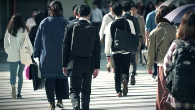 日本商人步行上班