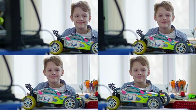 男孩拿着玩具车的肖像