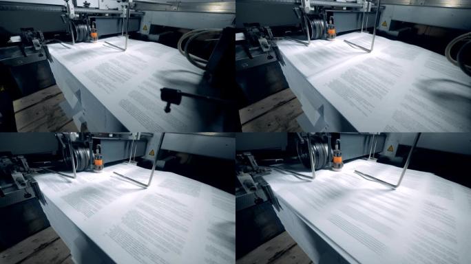 印刷纸正在被印刷机器吸收